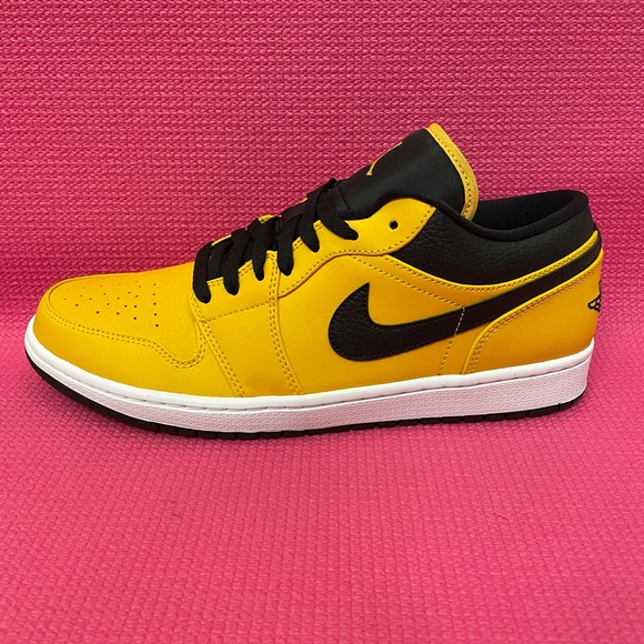 Nike Air Jordan 1 low University Gold Black. main image 7
